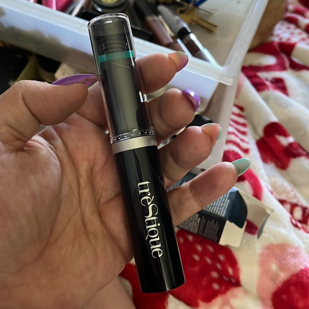 TreStique black mascara and eyelash curler